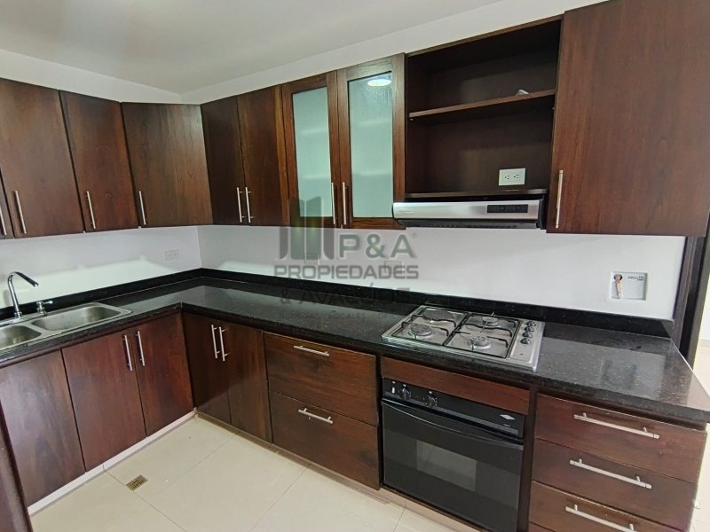 Casa En Arriendo - El Poblado, Medellín