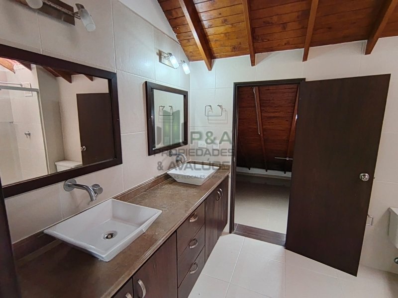 Casa En Arriendo - El Poblado, Medellín